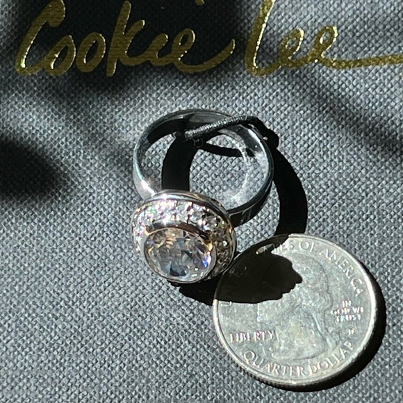 💍 Dazzling Genuine Cubic Zirconia Oval w/a Round Set Halo of Twinkling Pave - Picture 9 of 12